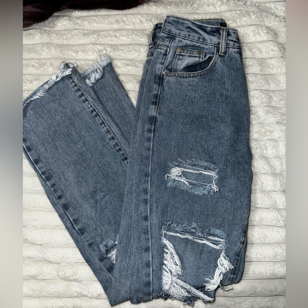 Pretty Little Thing Light Blue Wash Distressed Raw Hem Long Leg Straight Jeans